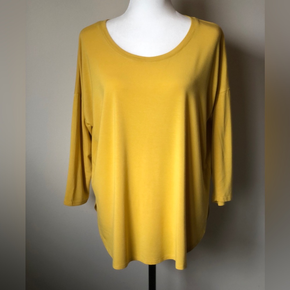 Aritzia Babaton Norris 3/4 sleeve top - size large - yellow soft comfy tee